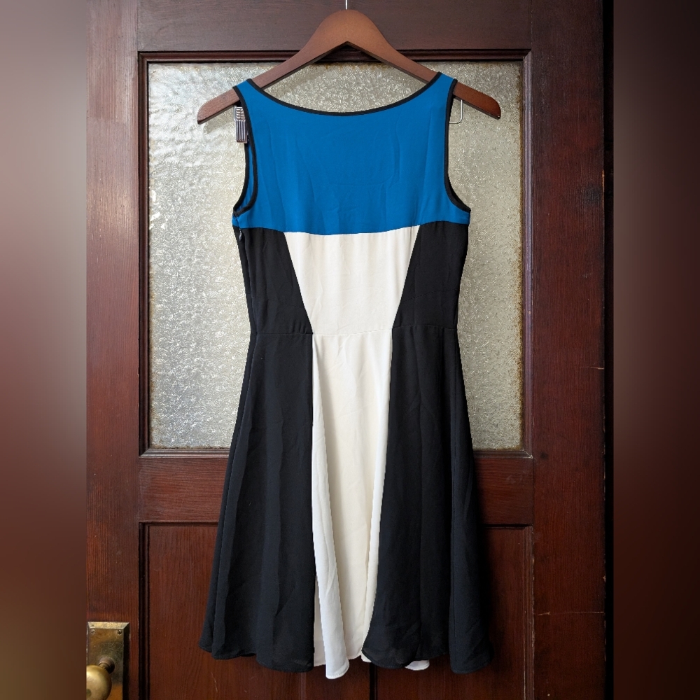 Express Color Block Dress - Picture 2 of 2